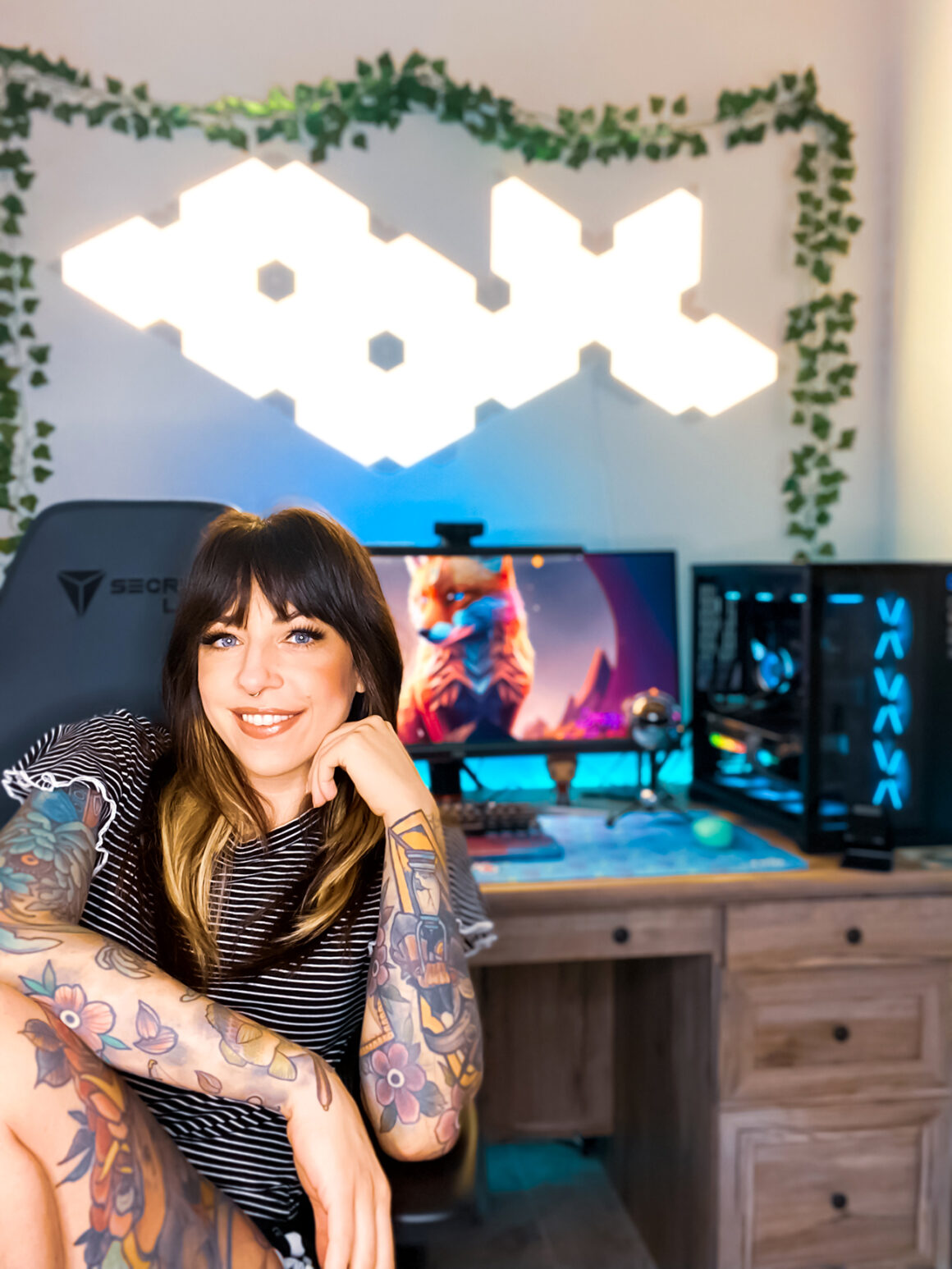 Devie, tattoo model,@deviedowner_gamer
